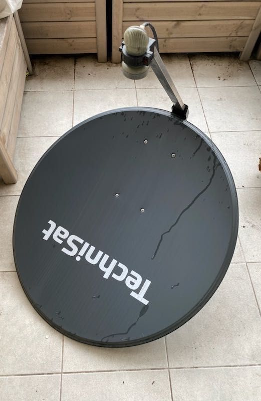 Antena satelitarna Technisat z konwerterem i uchwytem