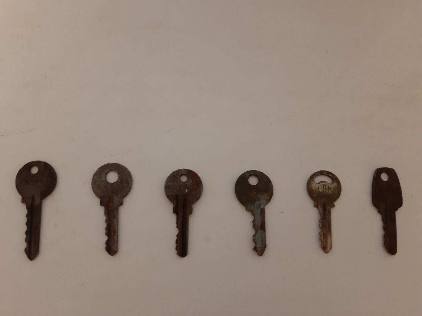 Ключи разные, в нормальном состоянии