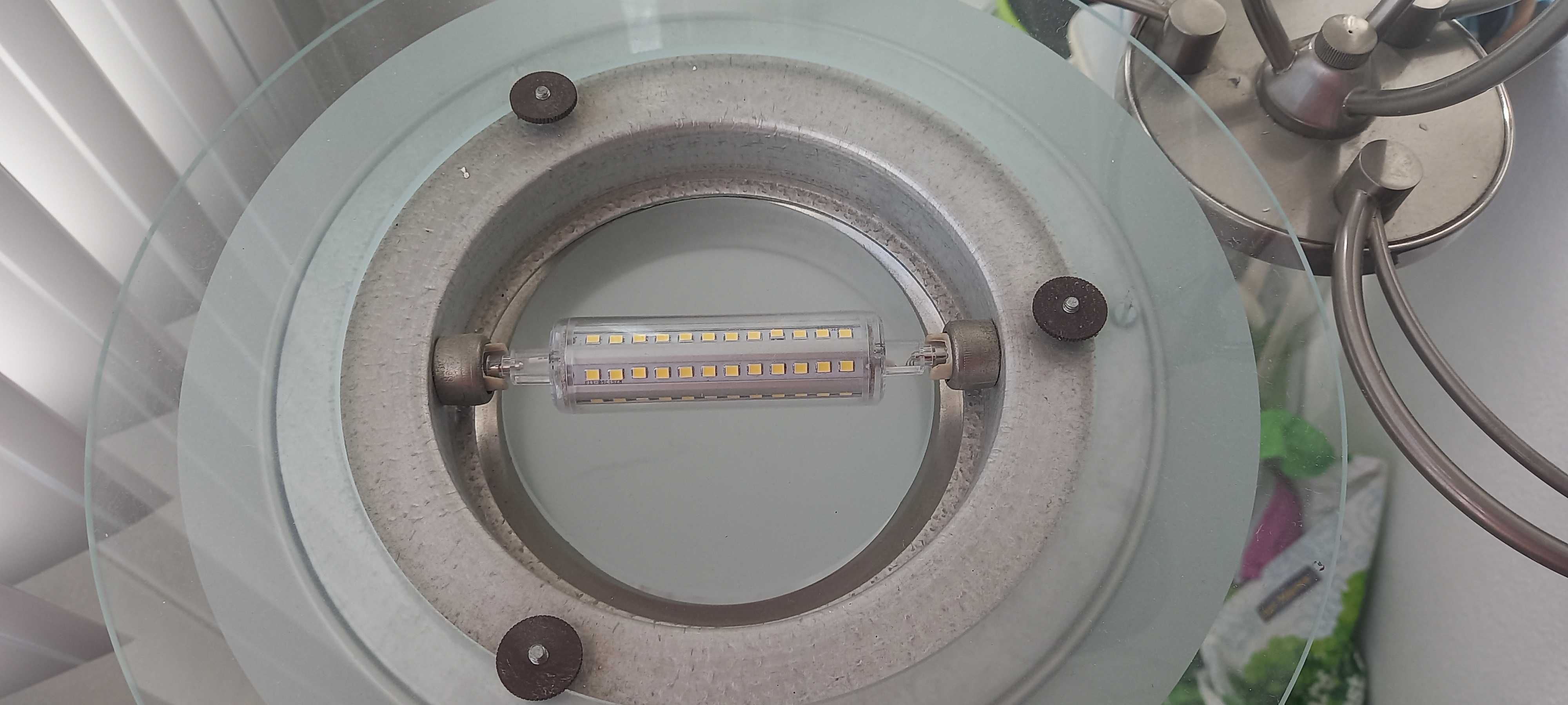 Candeeiro de tecto com ótima iluminação