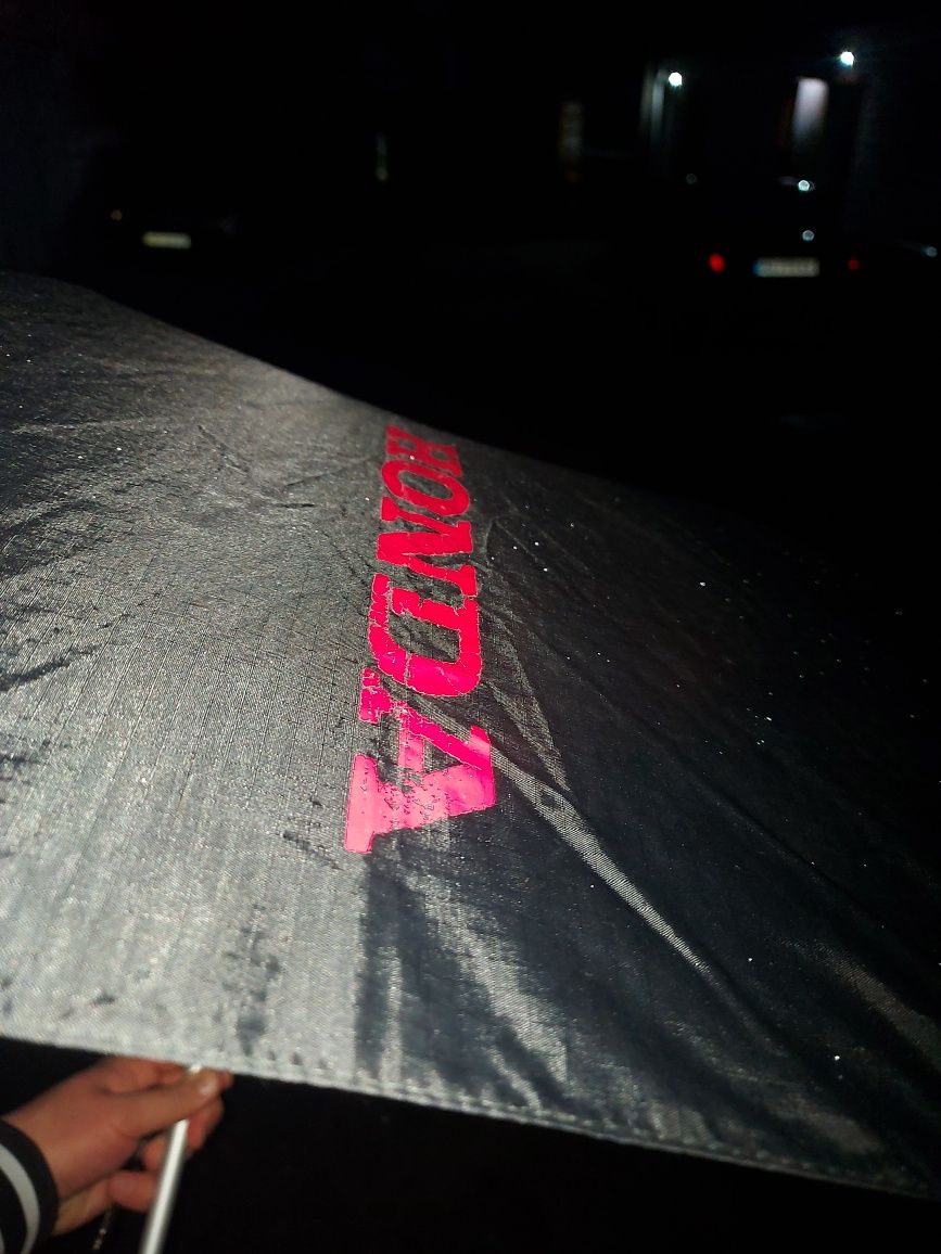 Продам фирменный зонтик "Honda"