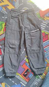 Spodnie bojówki z kieszeniami szare Reserved