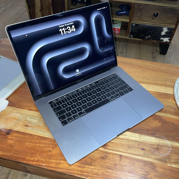 MacBook Pro 15” (2019) i9, 16/512, Touch bar, Touch ID, Idealne stan
