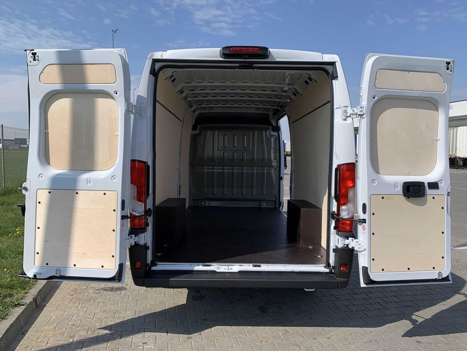 Wypożyczalnia aut dostawczych, Wynajem blaszaka dostawczaka Ducato 4m