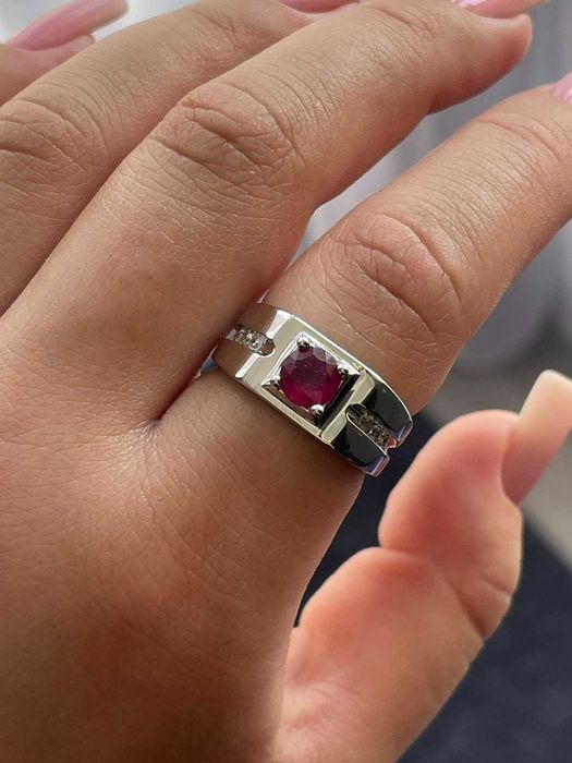 Кольцо с кроваво красным рубином размер