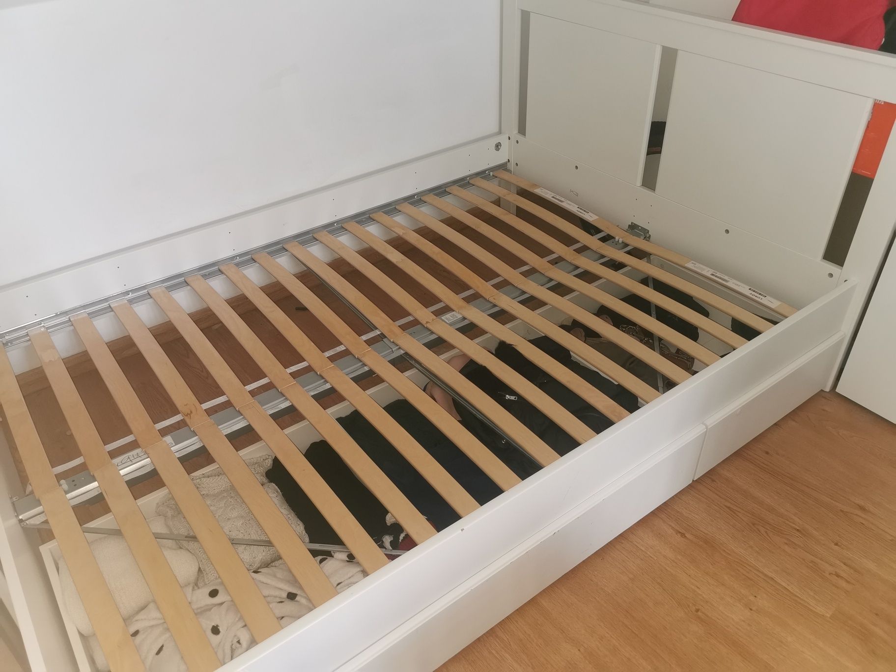 Cama 200x140 com gavetas