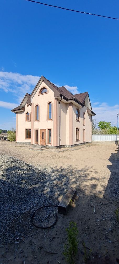 Продаж власного будинку з якісних матеріалів
