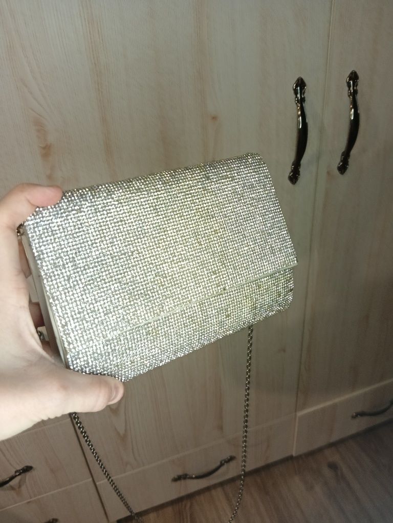 Клатч блискучий.