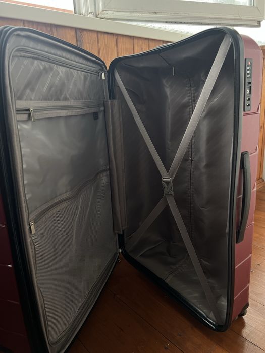 Продаю валізу Snowball на 4 коліщатках