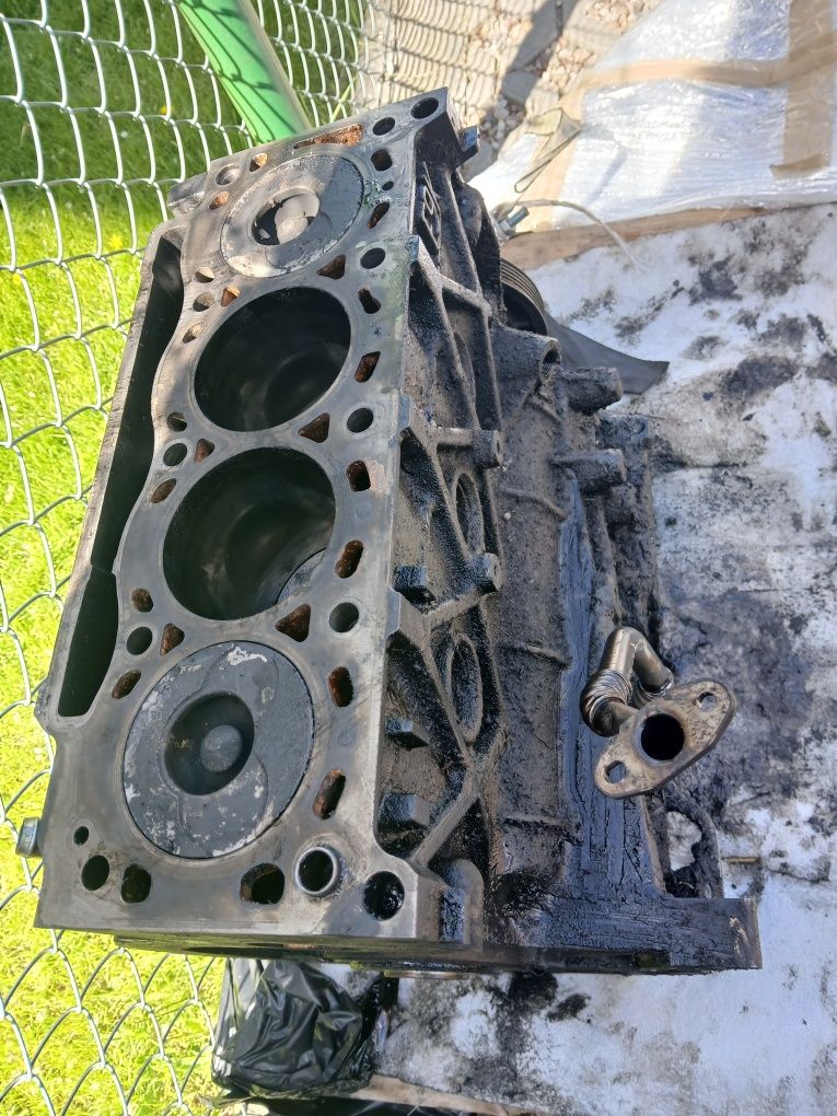 Silnik, blok, słupek, Renault Laguna, Scenic, Trafic, 1.9 dci,120km.