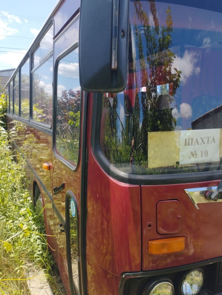 Автобус Ікарус на ходу