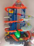 Mattel Hot Wheels City Mega Garaż Atak Dinozaura T-Rex