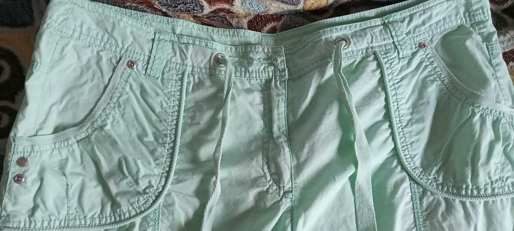 Стильные бриджи большого размера.