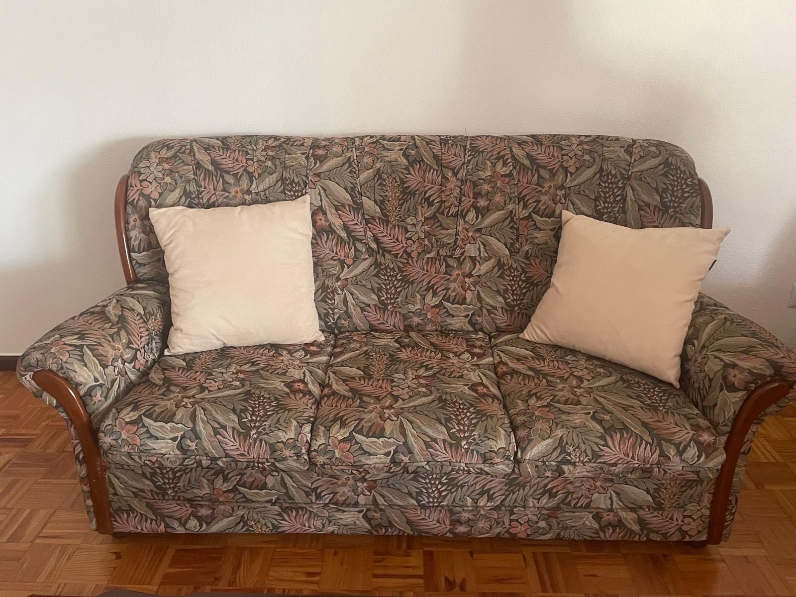 Sofá e 2 poltronas