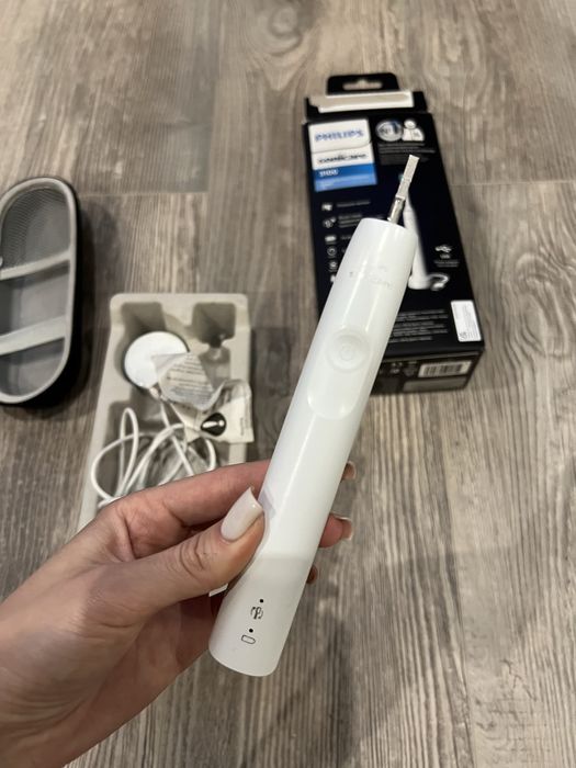 phillips sonicare зубна щітка + футляр