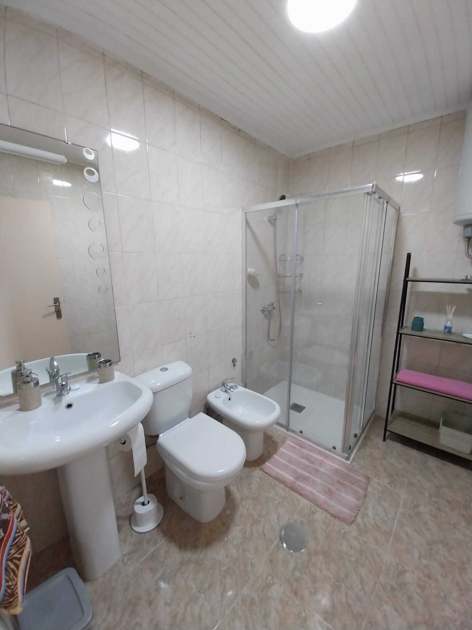 Arrendo quartos a senhora/menina em Leça do Balio - rua principal
