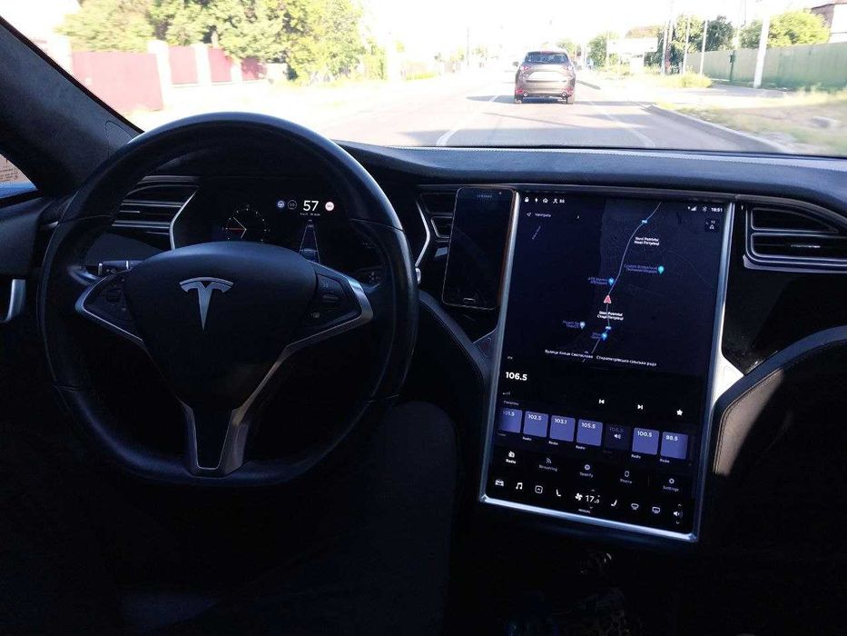 Tesla Model S 85D - 2015
