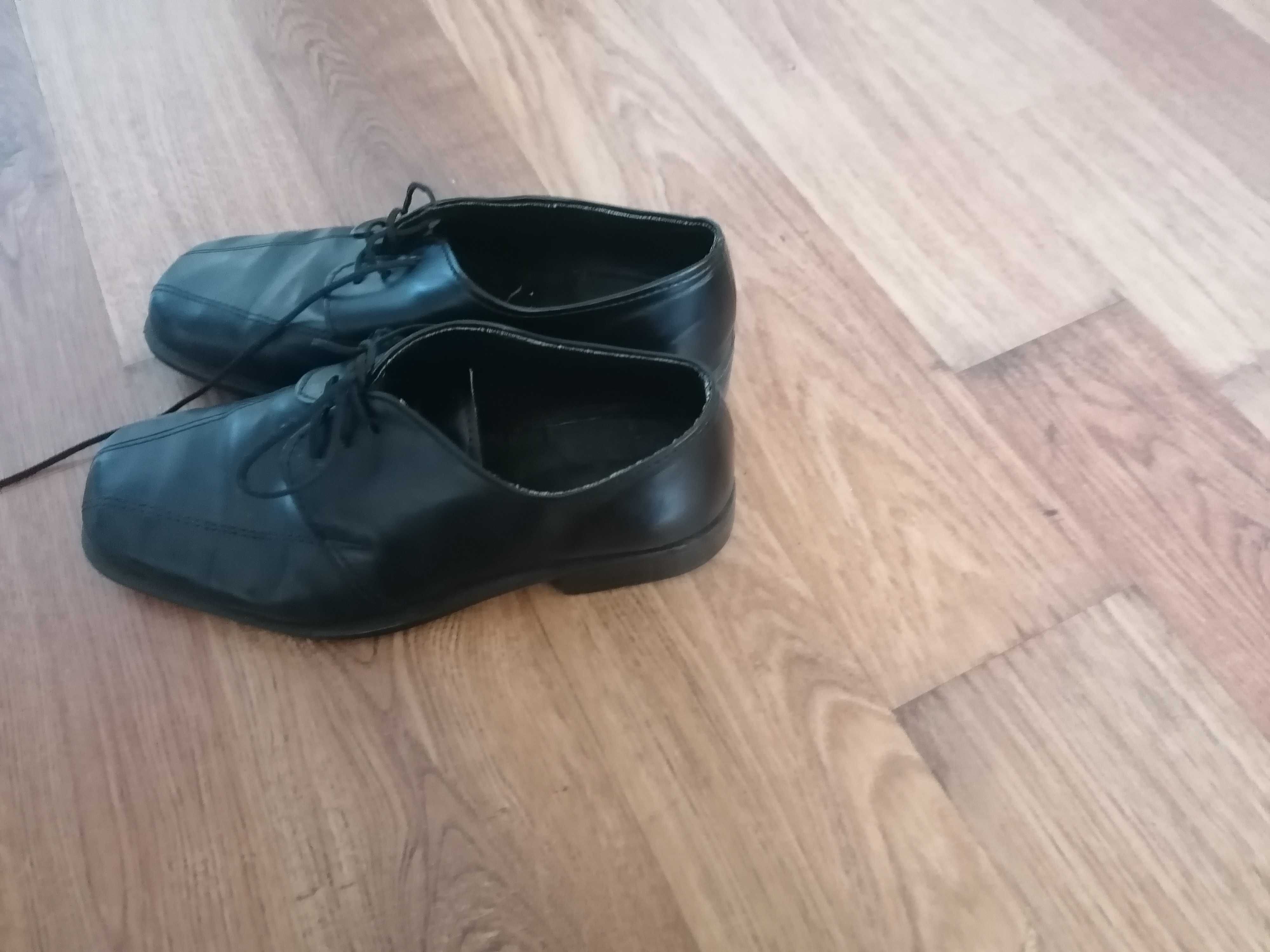 Buty chłopięce-czarne