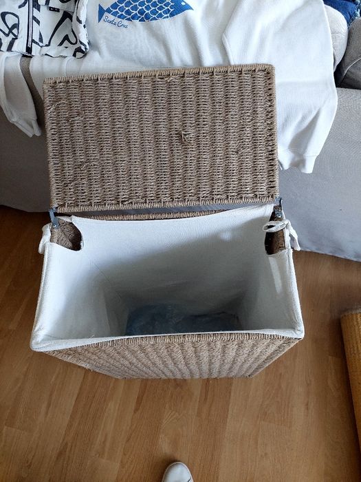 Cesto de roupa em verga