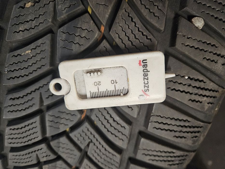 Opony zimowe goodyear ultragrip 225 45 r17 8mm