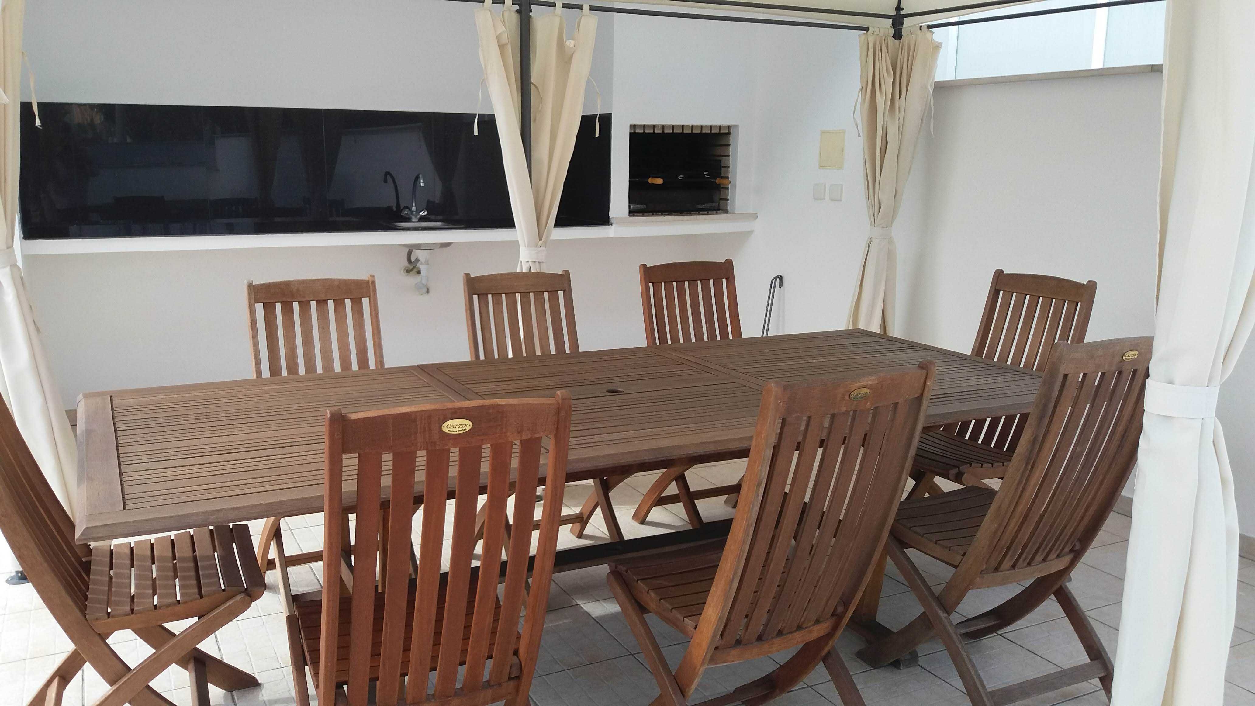 Mesa jardim em madeira com 8 cadeiras CATTIE