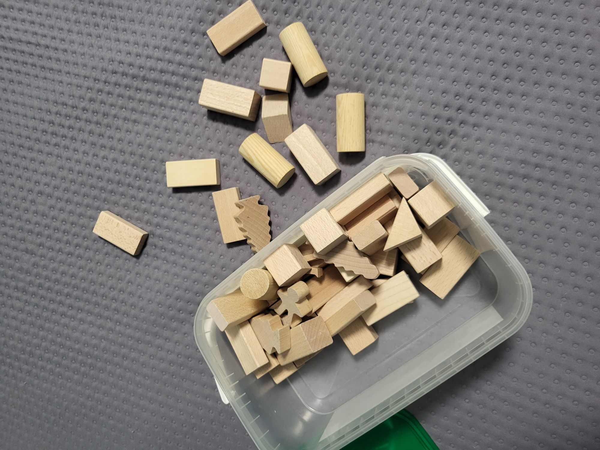 Klocki drewniane w pudełku 60 elementów
