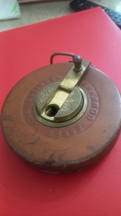 Fita métrica manual.