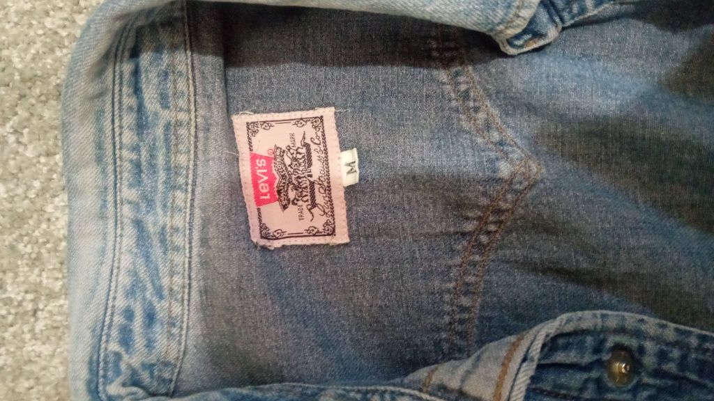 Жіноча джинсова рубашка Levi's