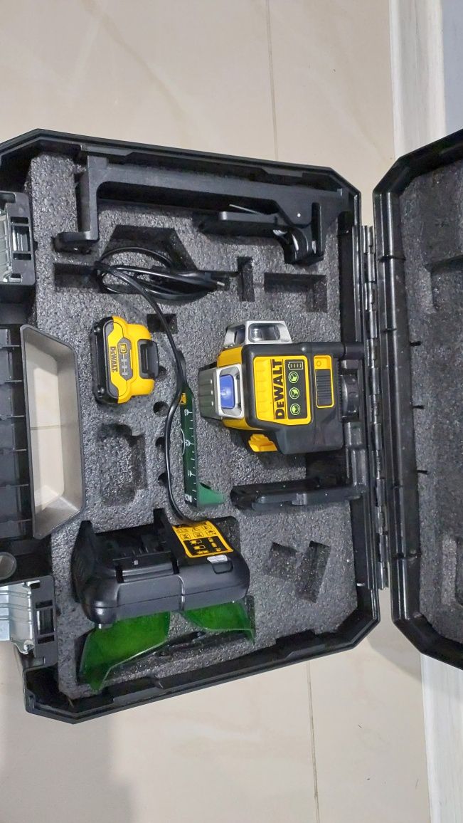 Dewalt Лазерний рівень в кейсі з акумулятором 2 Аг DeWALT DCE089D1G