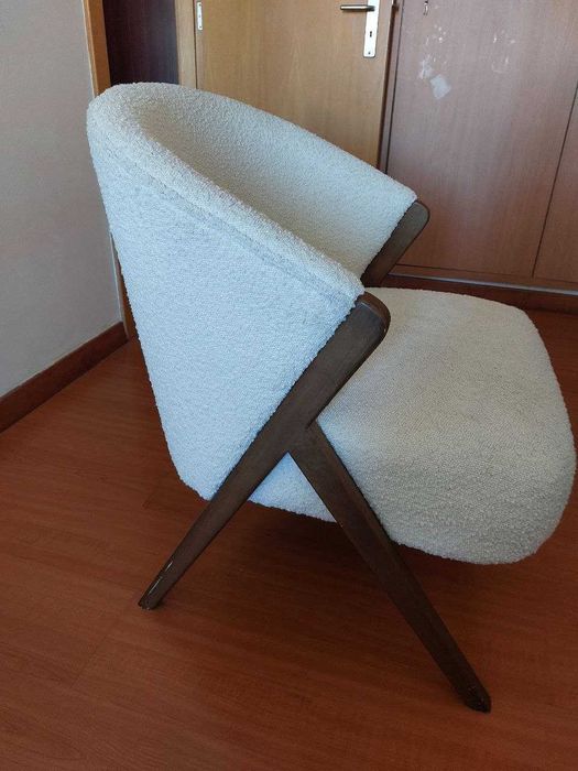 Poltrona ZARA HOME com Tecido Bouclé e Braços em Madeira