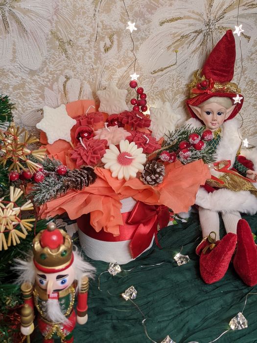 Новорічні декоративні свічки. Подарункові набори. Букети