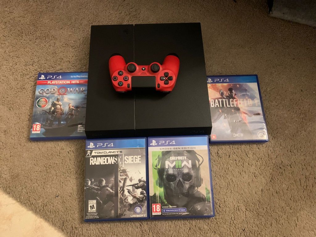 Playstation 4 + 2 Dualshock4 vermelho e Preto + 4 jogos