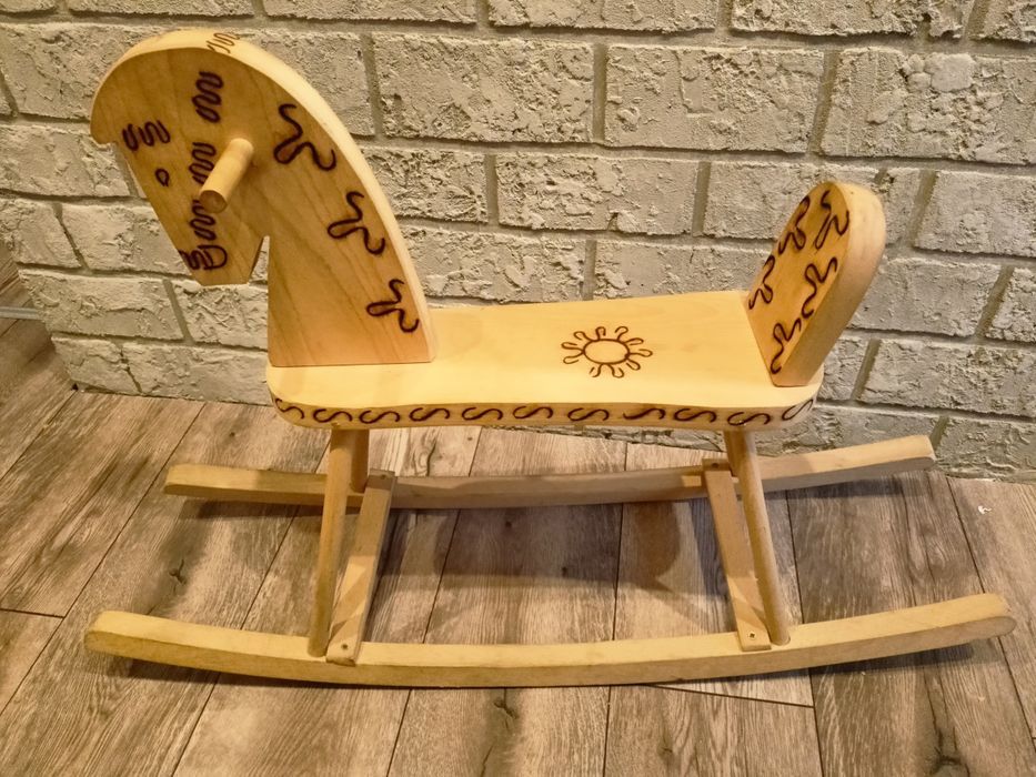 Konik drewniany na biegunach