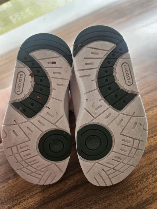 Varios tenis de criança tamanho 22
