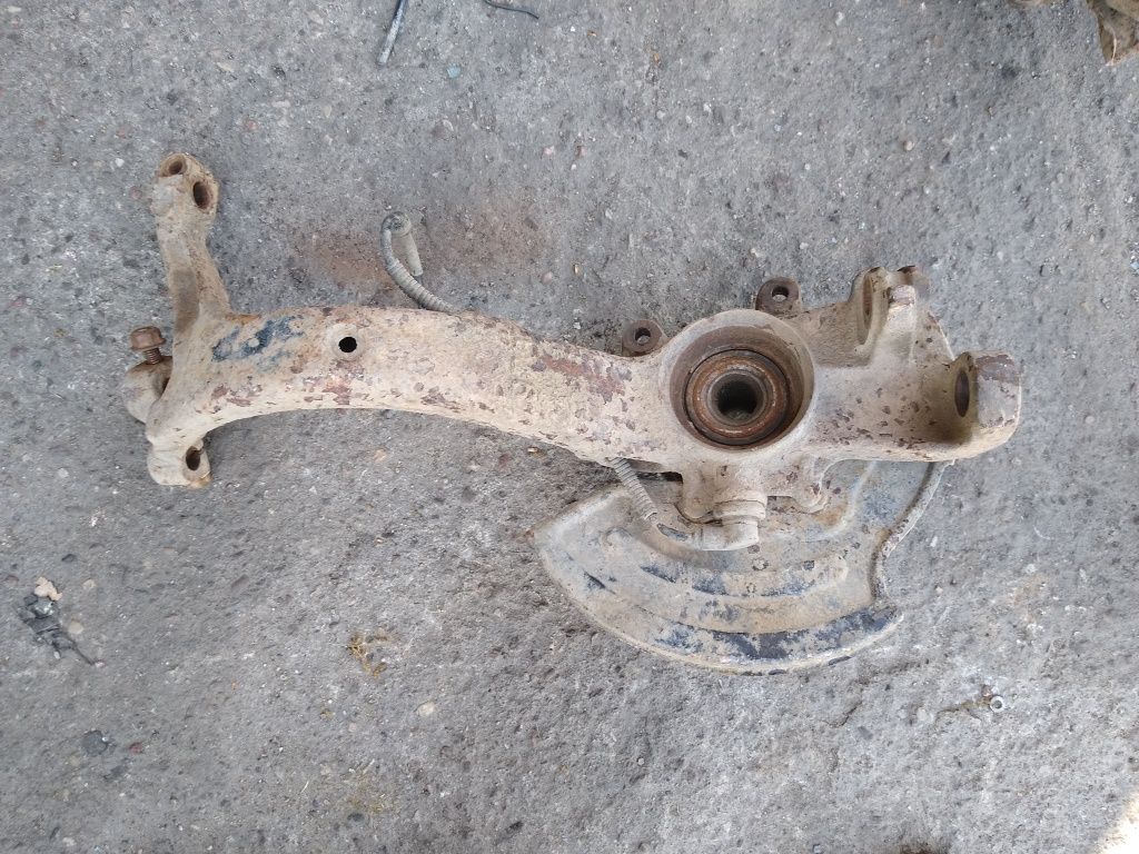 Piasta zwrotnica przód prawa lewa audi a4 b5 passat B5 oryginał