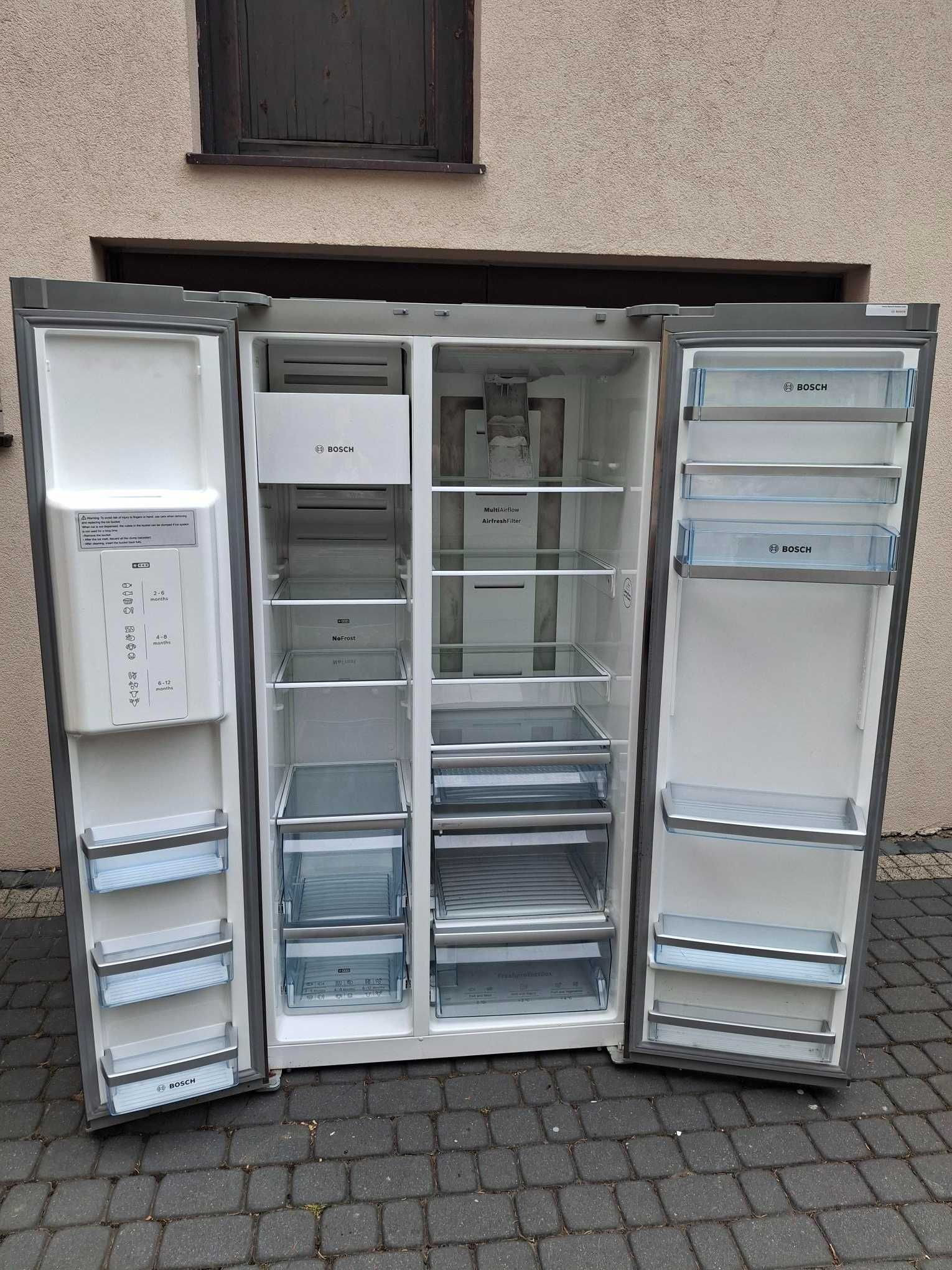 Lodówka Bosch KAD 62P91, Uszkodzona Kostkarka oraz dozownik.
