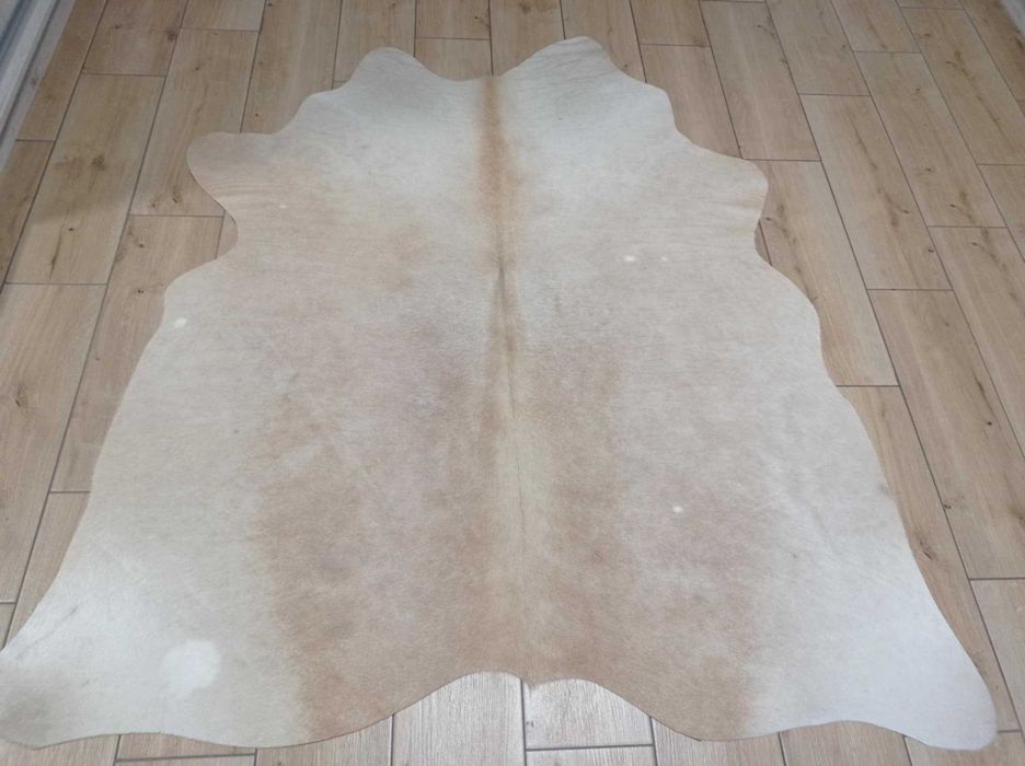 Dywan SKÓRA BYDLĘCA CIELAK POLSKI beżowy skóra naturalna