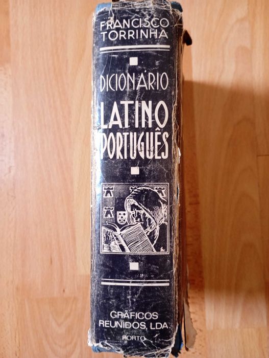 Dicionário Latino Português poe Francisco Torrinha
