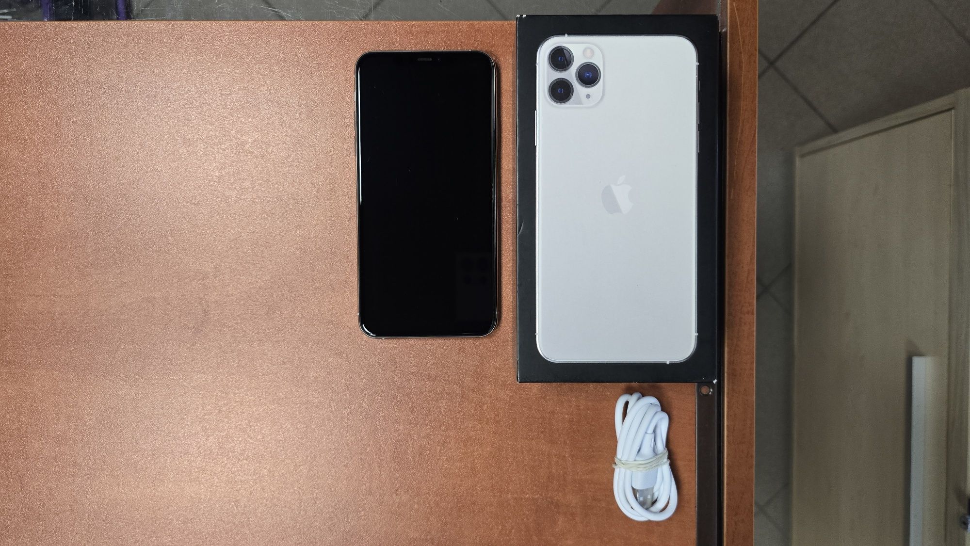 iPhone 11 Pro Max 256GB biały, stan bdb