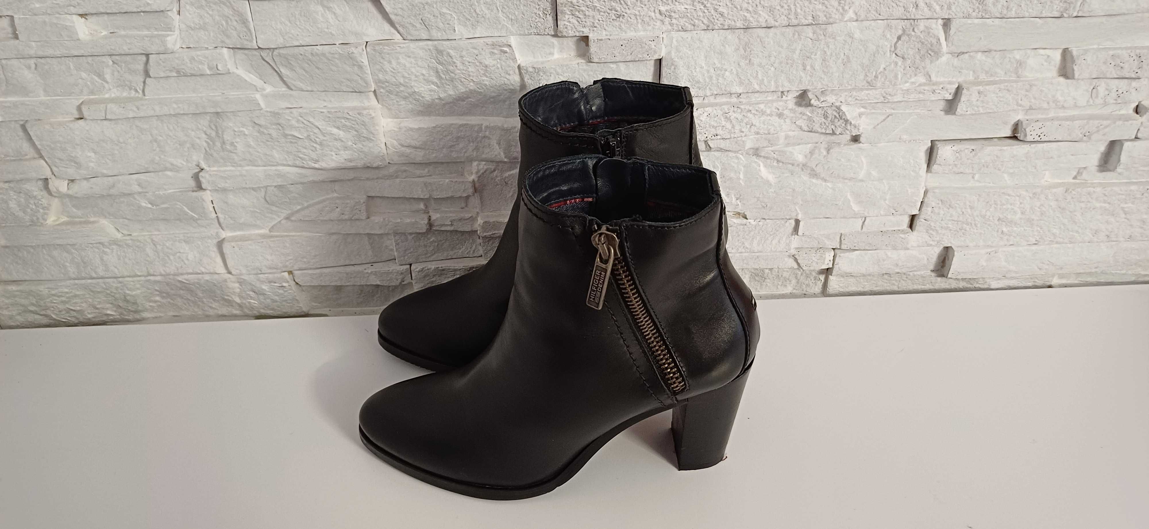 Botki Tommy Hilfiger roz.41 wkł.26 cm.