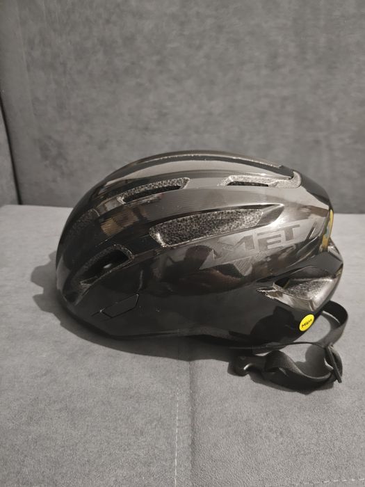 Шолом для велосипеда MET MILES (MIPS) Black | Glossy