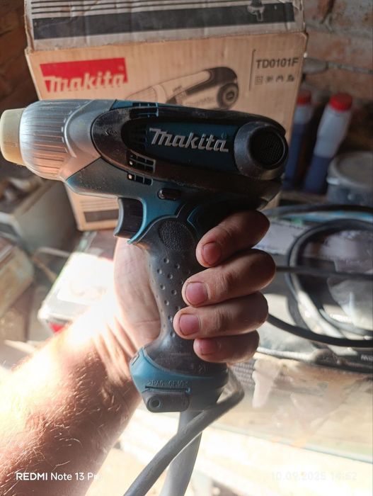 Ударний шуруповерт макіта