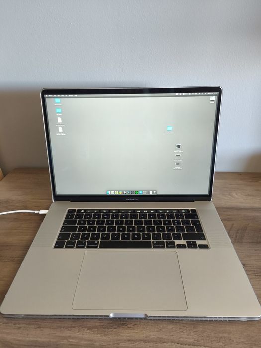 MacBook Pro 16" - Intel Core i9, 32gb ram, 512gb ssd