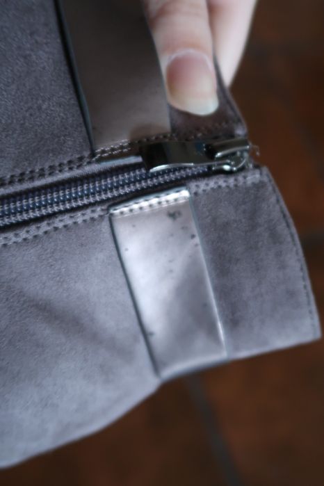 Botas cinzentas novas