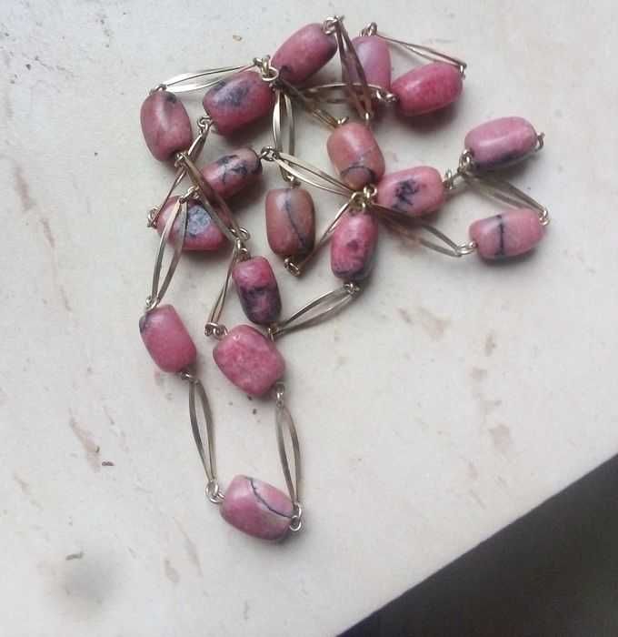 Sprzedam piękny sygnowany  naszyjnik z kamieniami rodonitu