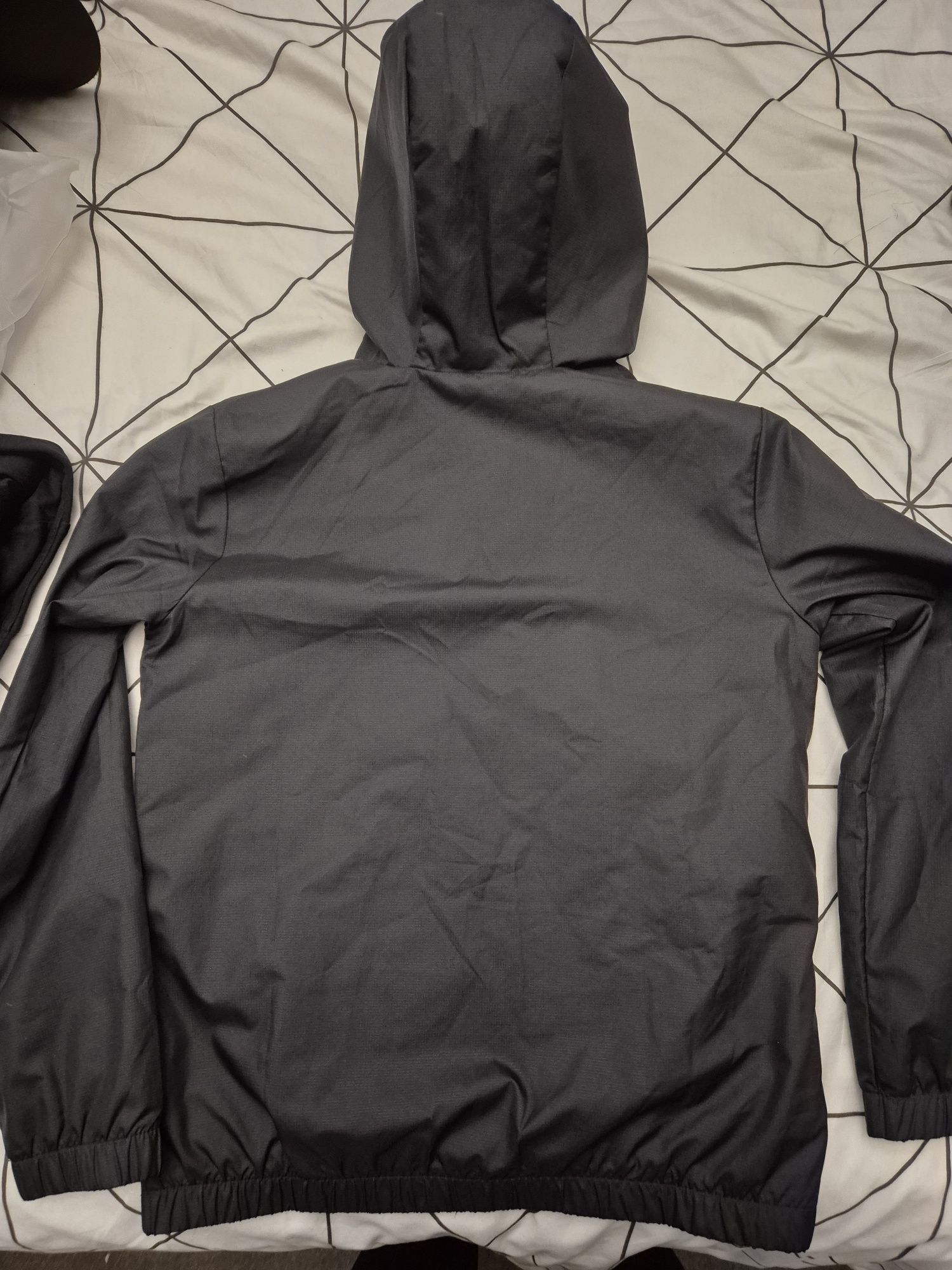 Nike czarna wiatrówka kurtka wiosenna 158 cm 13 lat
