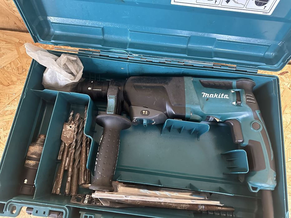 Młotowiertarka Makita HR 2610T Zestaw Dłuta