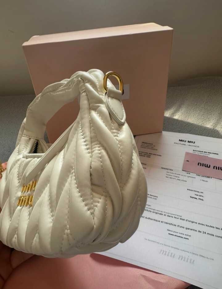 Sac miu miu mini hobo wonder en nappa matelassé