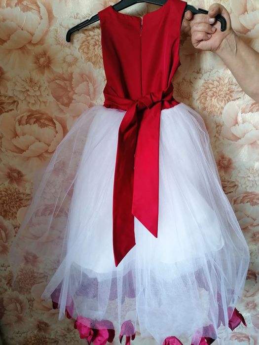 Нарядное платье на выпускной