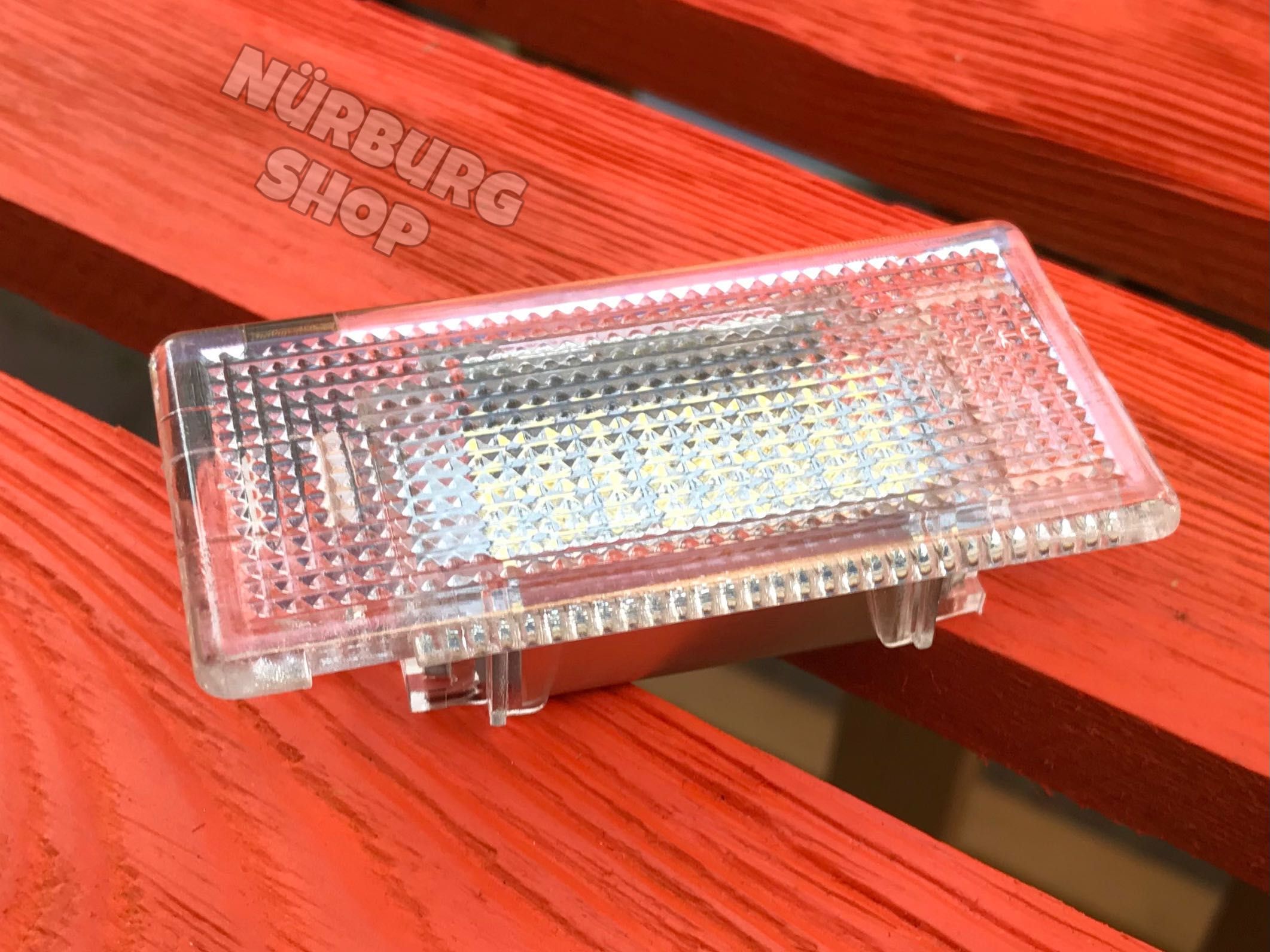 Белая LED подсветка багажника BMW Е39 Е46 Е53 Е60 Е65 Е88 Е90 F01 F10