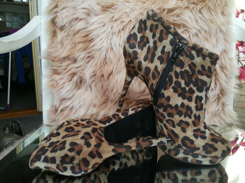 Kozaczki, botki, szpilki panterka roz 39.